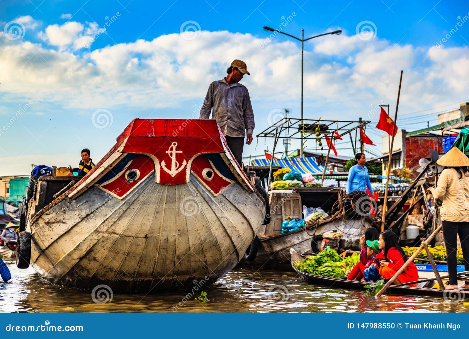 Immersing in Local Culture Tips for Visiting Floating Markets in Vietnam