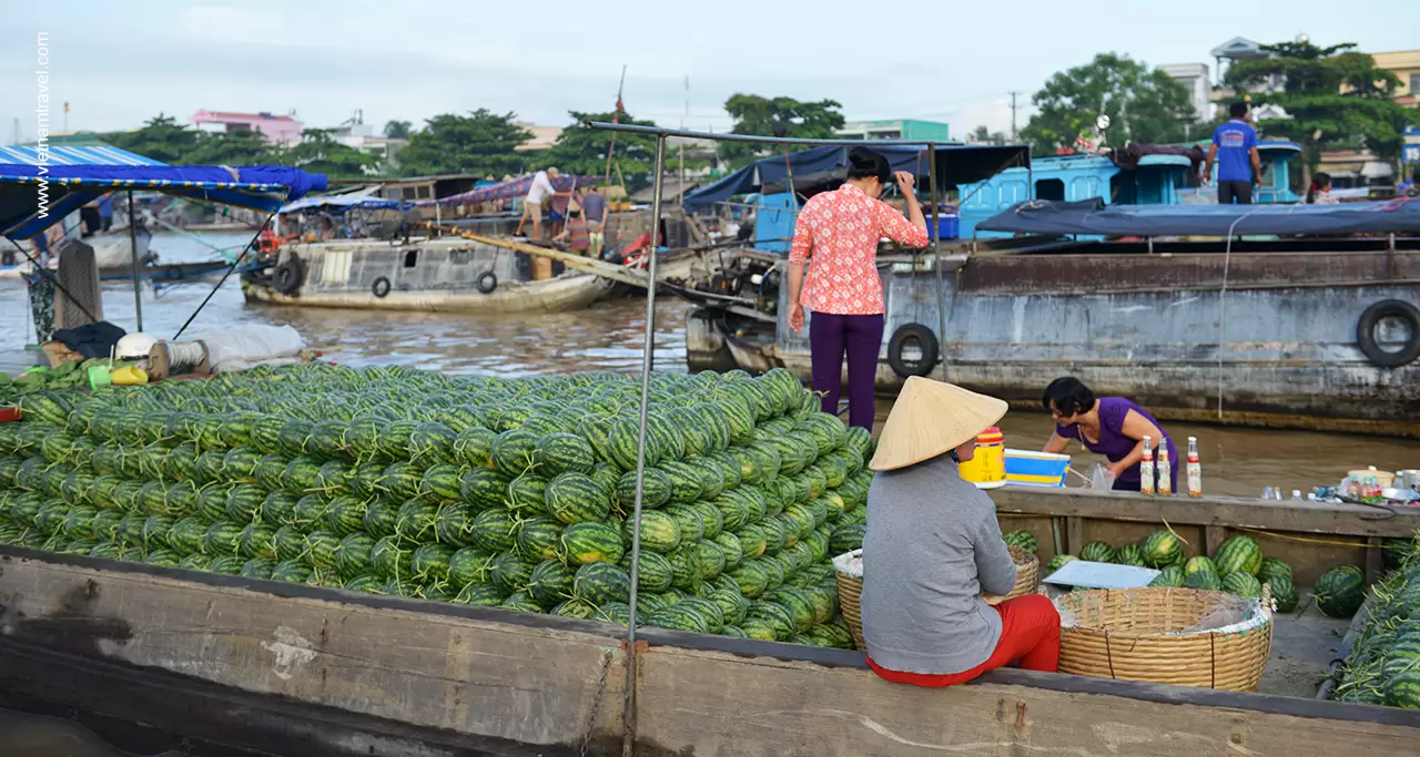 Products and Vendors at Cai Rang Floating Market